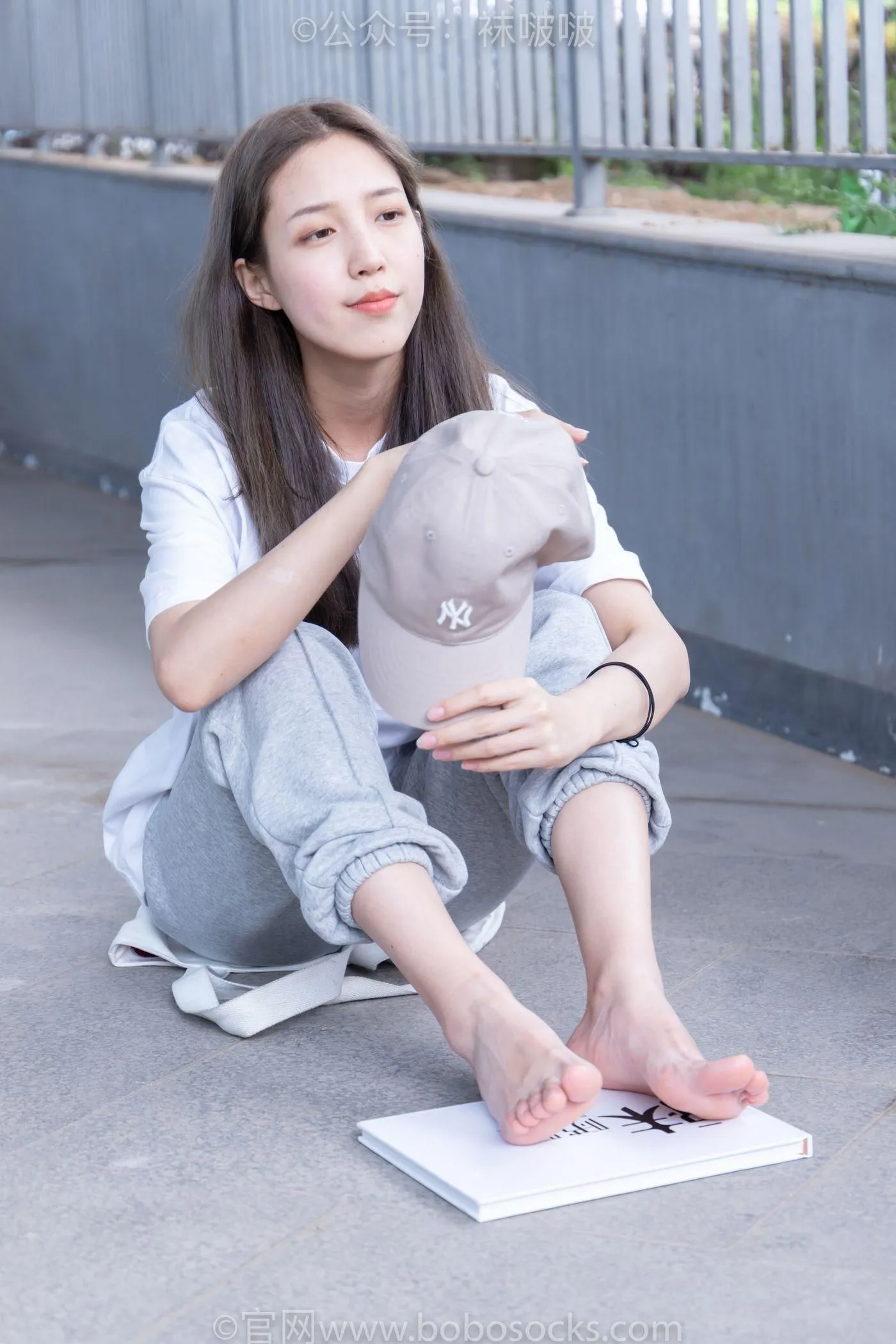 [BoBoSocks袜啵啵]NO.012 泡芙-运动鞋、白棉袜、裸足 [132P]插图8